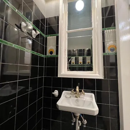 Unique Artistic By H'ereggi Apartment