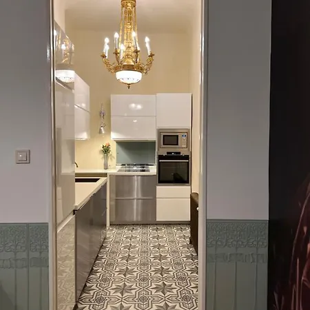 Unique Artistic By H'ereggi Apartment